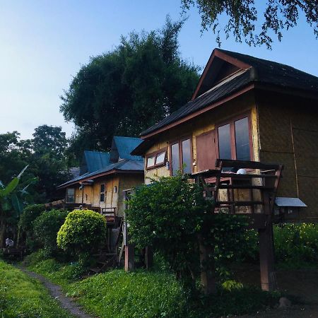 Golden Hut -Chill Bungalows In Town黄金泰式传统独栋小屋 Pai Esterno foto