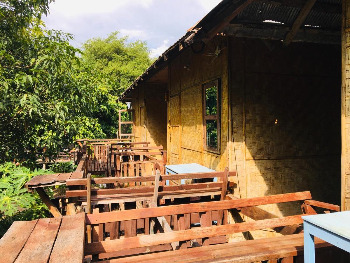 Golden Hut -Chill Bungalows In Town黄金泰式传统独栋小屋 Pai Esterno foto